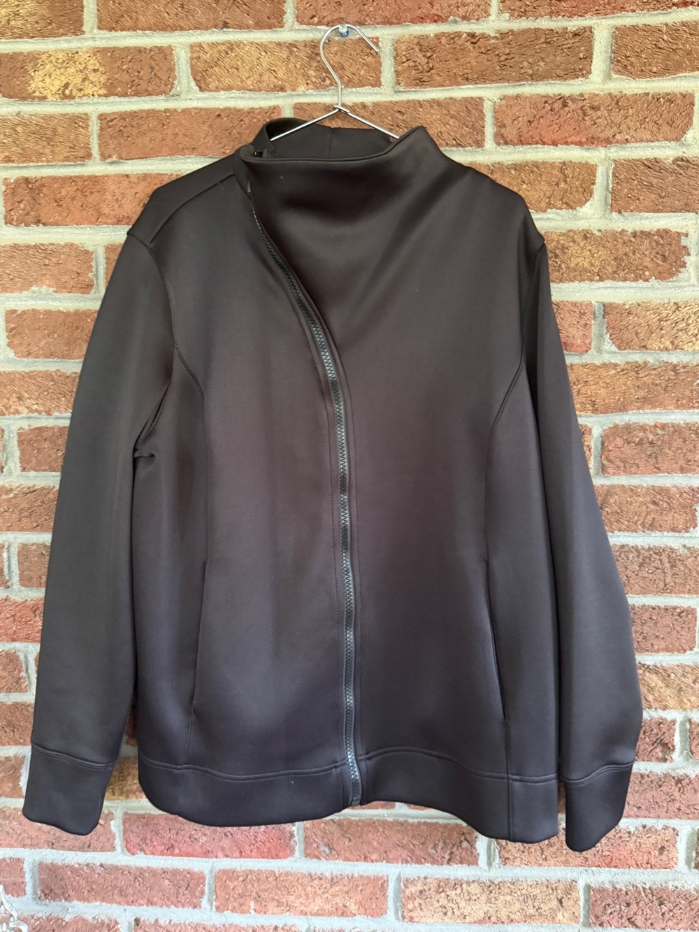 simply vera. vera wang black full zip. sheen. size xl. high neck.